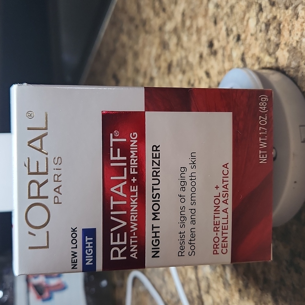 L'Oreal Revitalift NIGHT Moisturizer 🌙  NWT 1.7oz